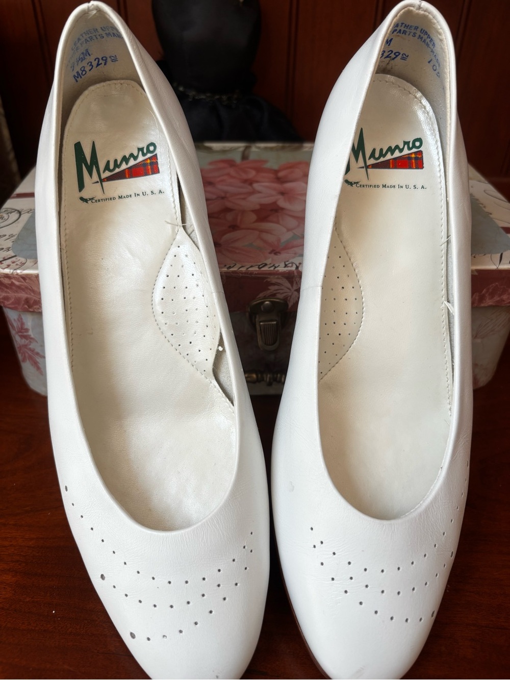 VTG white leather Munro comfort slip-on flats featuring a subtle perforated toe